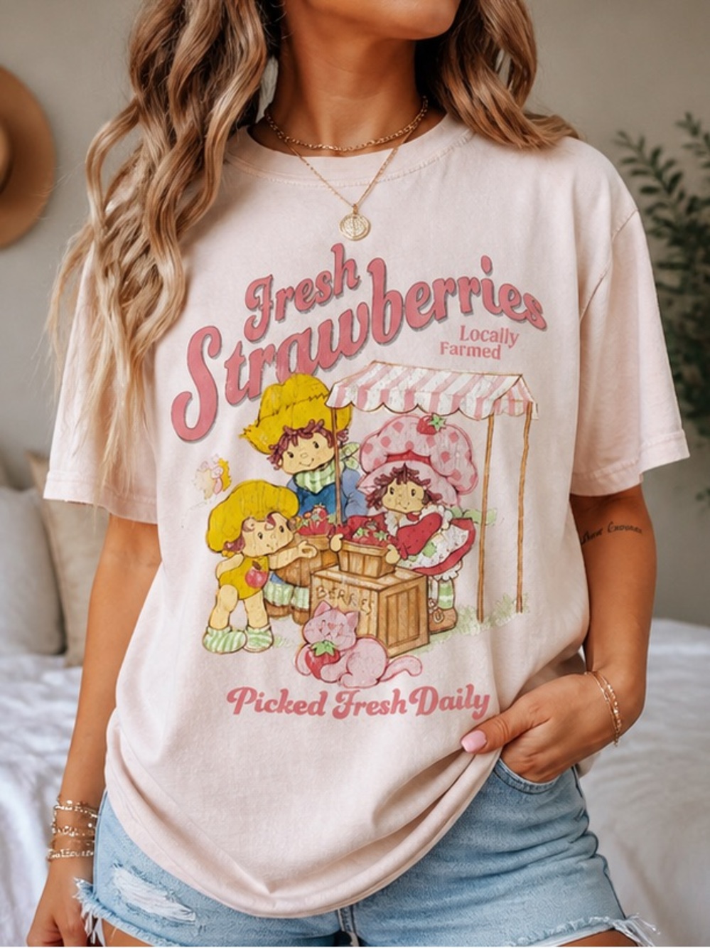 Fresh Strawberries Graphic Tee - Pink